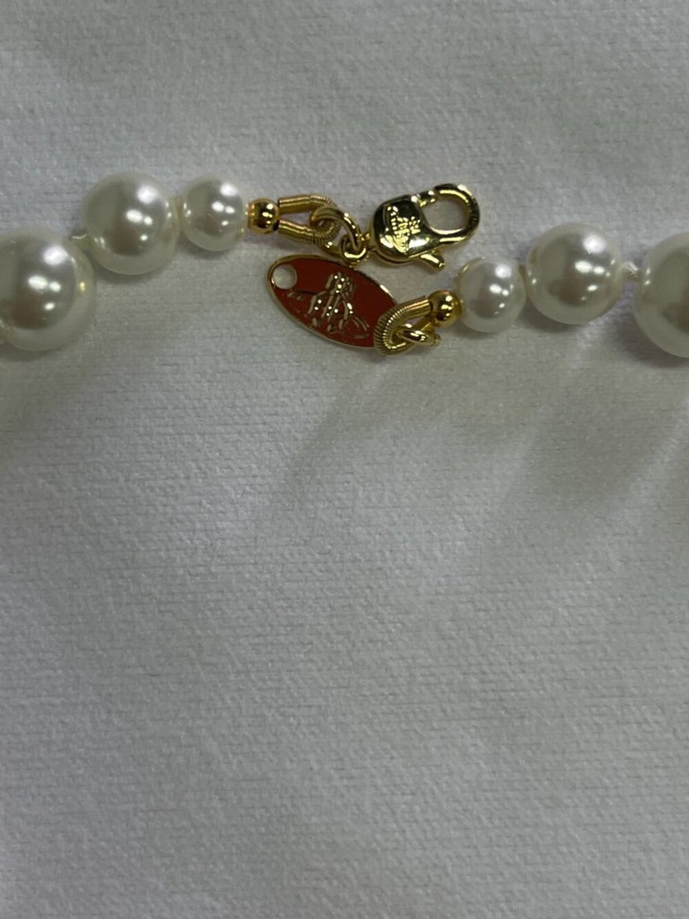 A Pearl Necklace Simple, Yet Far from Ordinary - Picture 6 of 6